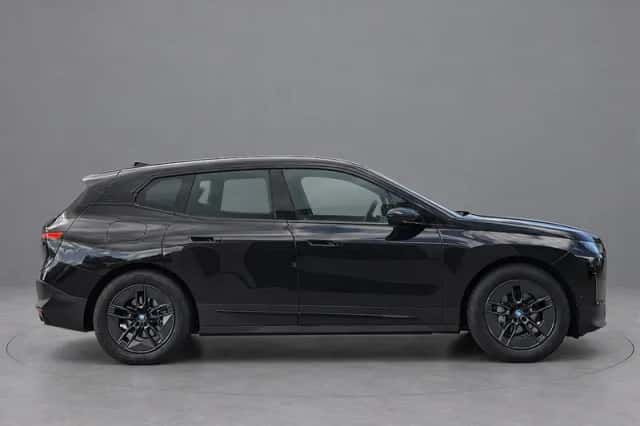 BMW iX (2023) thumbnail 2