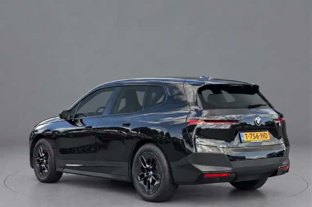 BMW iX (2023) thumbnail 3