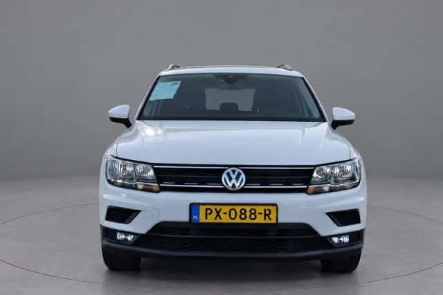 Volkswagen Tiguan (2017) thumbnail 2