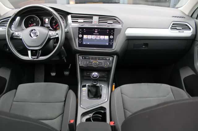 Volkswagen Tiguan (2017) thumbnail 4