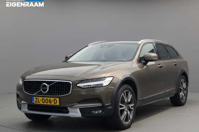 Volvo V90 Cross Country (2018) thumbnail 1