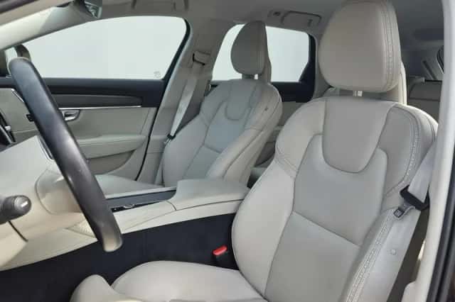 Volvo V90 Cross Country (2018) thumbnail 5