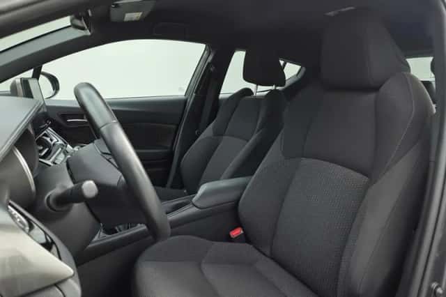 Toyota C-HR (2019) thumbnail 5