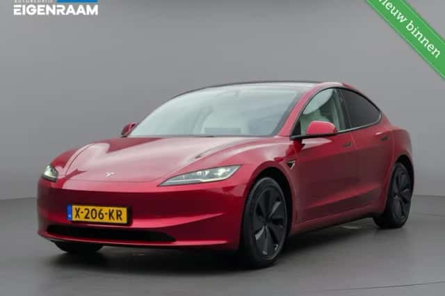 Tesla Model 3 (2023) thumbnail 1