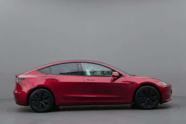 Tesla Model 3 (2023) thumbnail 2