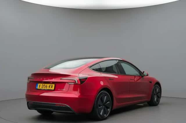 Tesla Model 3 (2023) thumbnail 3