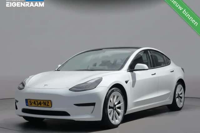Tesla Model 3 (2023) thumbnail 1
