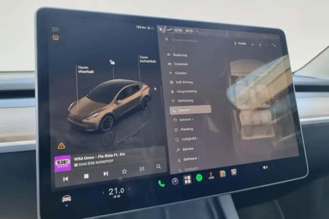 Tesla Model Y (2023) thumbnail 5