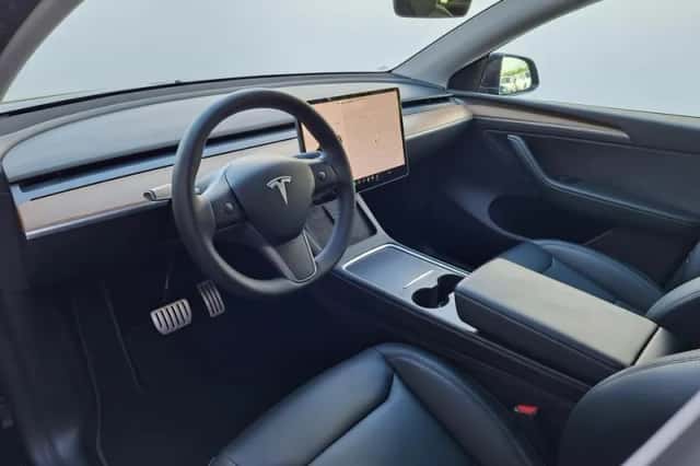 Tesla Model Y (2022) thumbnail 4