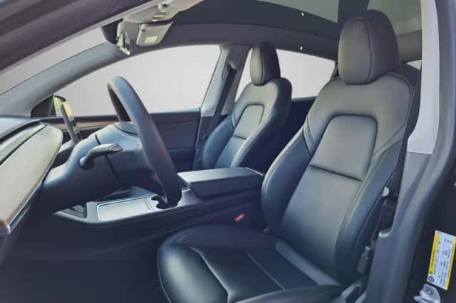 Tesla Model Y (2022) thumbnail 6