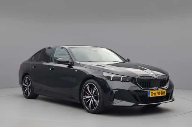BMW i5 (2023) thumbnail 3