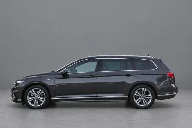 Volkswagen Passat (2023) thumbnail 2