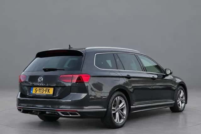 Volkswagen Passat (2023) thumbnail 3