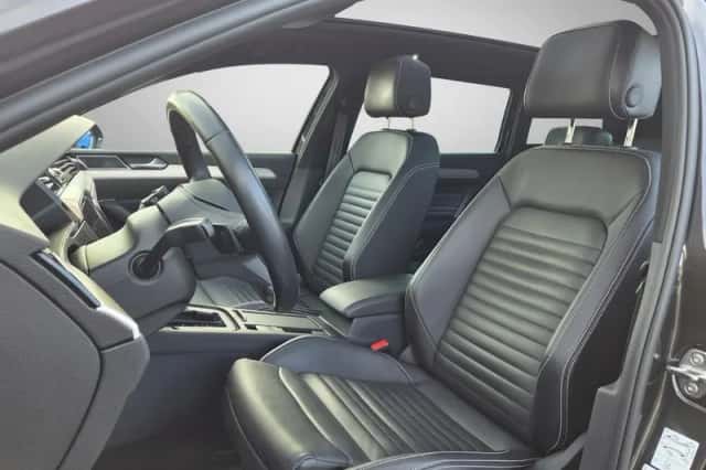 Volkswagen Passat (2023) thumbnail 5
