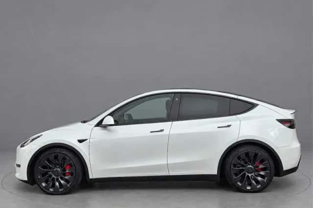 Tesla Model Y (2022) thumbnail 2