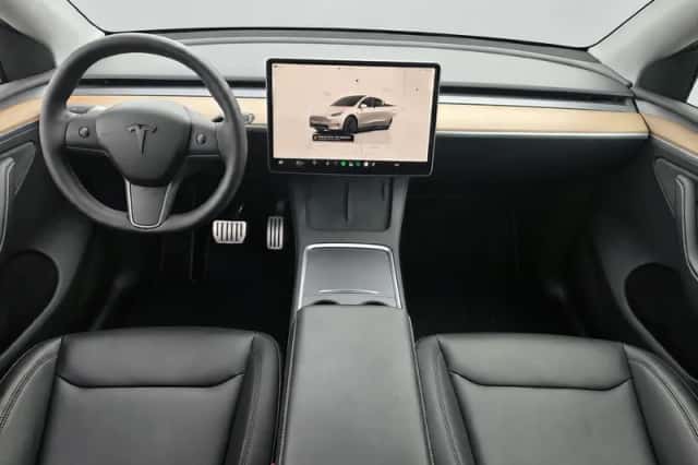 Tesla Model Y (2022) thumbnail 5