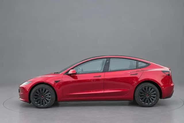 Tesla Model 3 (2024) thumbnail 2