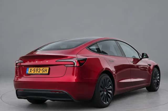 Tesla Model 3 (2024) thumbnail 3