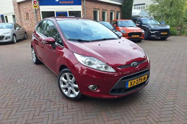 Ford Fiesta (2012) thumbnail 2