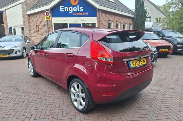 Ford Fiesta (2012) thumbnail 3