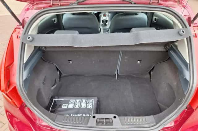 Ford Fiesta (2012) thumbnail 5