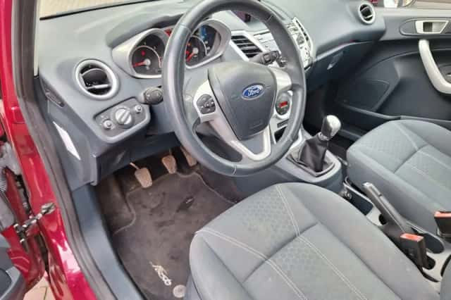 Ford Fiesta (2012) thumbnail 6