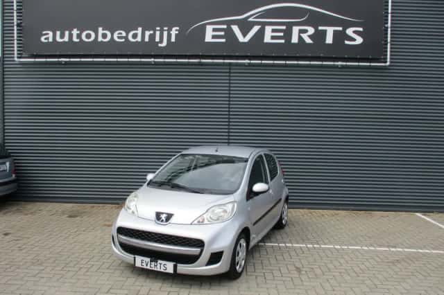 Peugeot 107 (2011) thumbnail 2