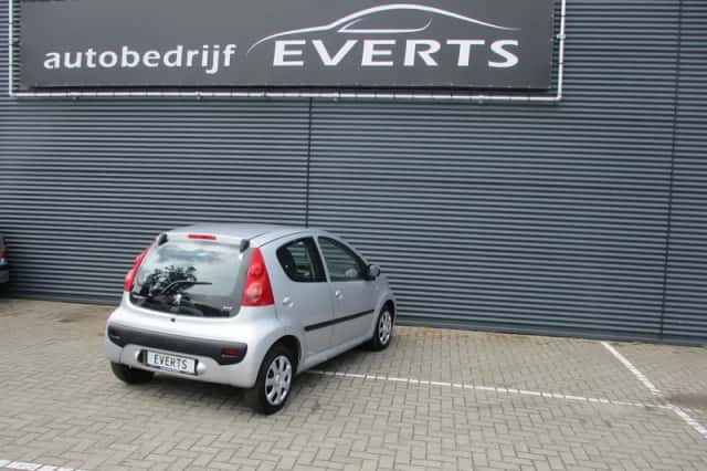 Peugeot 107 (2011) thumbnail 4