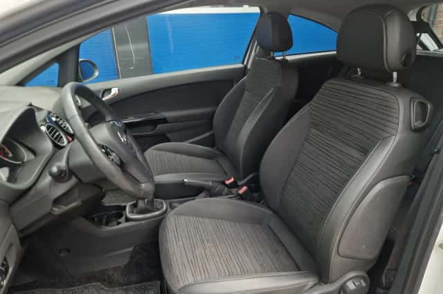 Opel Corsa (2014) thumbnail 3