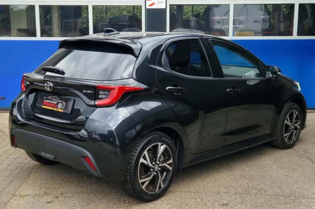 Toyota Yaris (2025) thumbnail 2