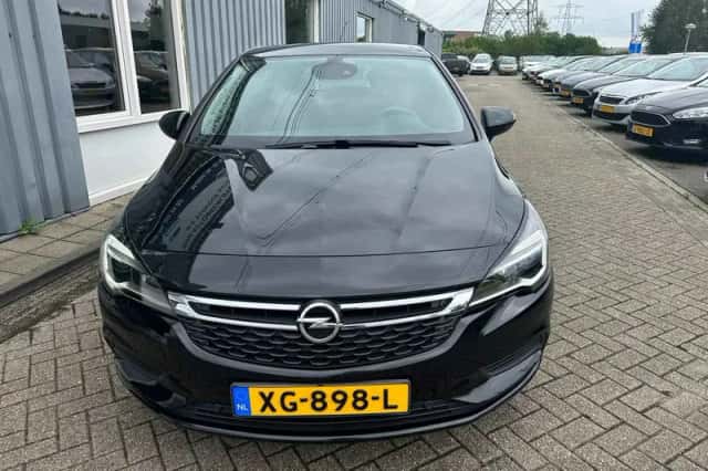 Opel Astra (2016) thumbnail 2