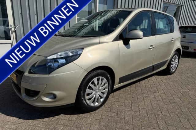 Renault Scénic (2010) thumbnail 1