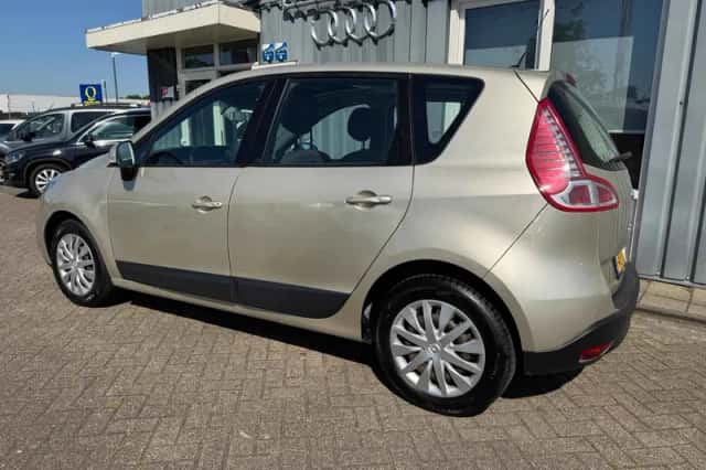 Renault Scénic (2010) thumbnail 2