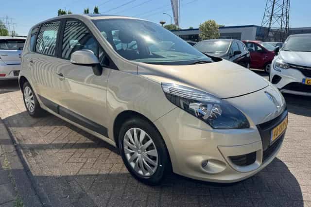 Renault Scénic (2010) thumbnail 4