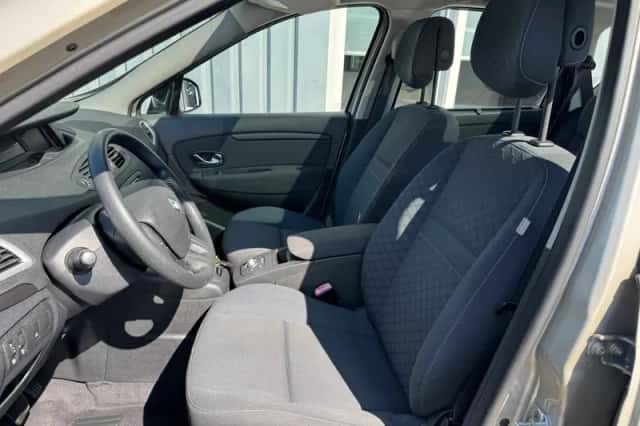 Renault Scénic (2010) thumbnail 6