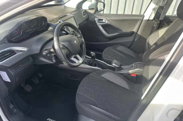 Peugeot 2008 (2018) thumbnail 4