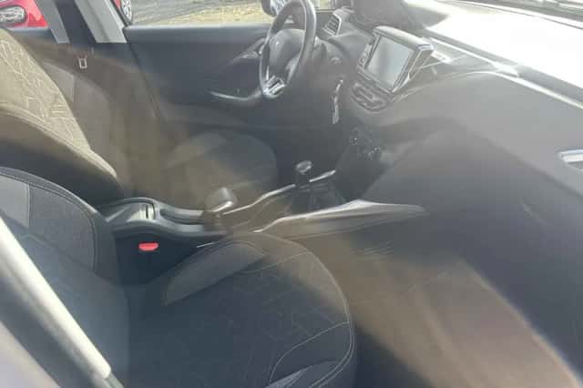 Peugeot 2008 (2018) thumbnail 5