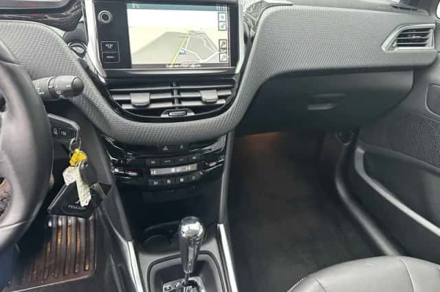 Peugeot 2008 (2014) thumbnail 6