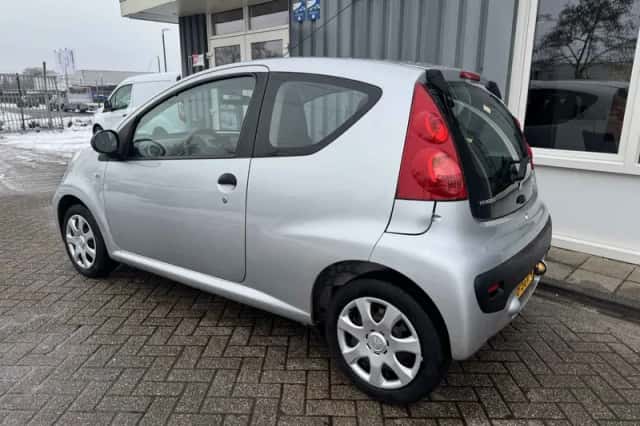 Peugeot 107 (2011) thumbnail 2