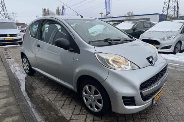 Peugeot 107 (2011) thumbnail 4