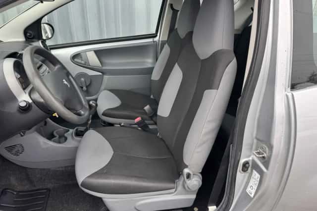 Peugeot 107 (2011) thumbnail 6
