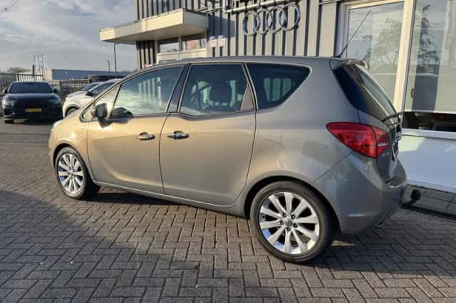 Opel Meriva (2012) thumbnail 2