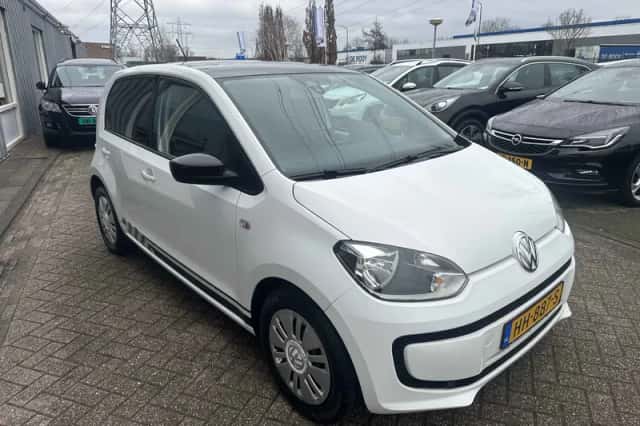Volkswagen Up! (2015) thumbnail 3