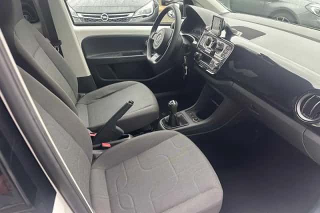 Volkswagen Up! (2015) thumbnail 5