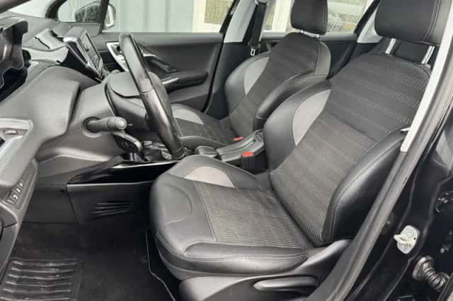 Peugeot 2008 (2017) thumbnail 6