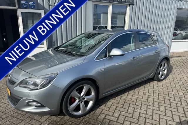 Opel Astra (2012) thumbnail 1