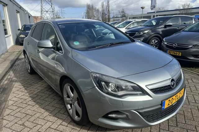 Opel Astra (2012) thumbnail 3