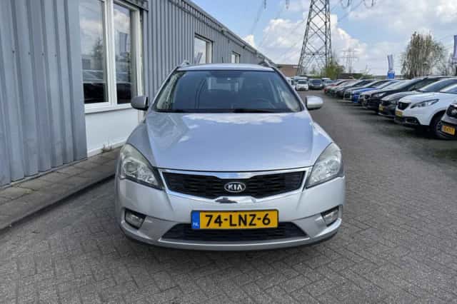 Kia Ceed (2010) thumbnail 5