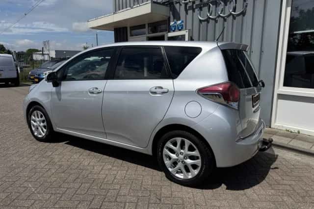 Toyota Verso (2015) thumbnail 2