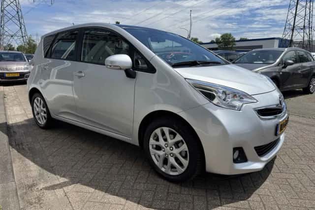Toyota Verso (2015) thumbnail 4